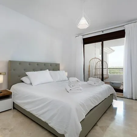 Beautiful 2 Bedroom Apartment In Albatross Casares Διαμέρισμα