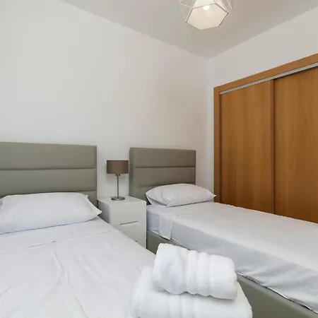 Beautiful 2 Bedroom Apartment In Albatross Casares *