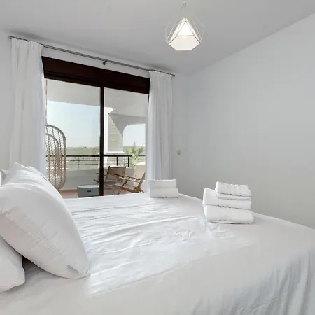 Beautiful 2 Bedroom Apartment In Albatross Casares Εστεπόνα