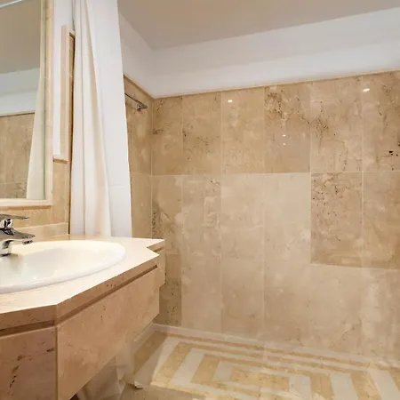 Beautiful 2 Bedroom Apartment In Albatross Casares Διαμέρισμα *