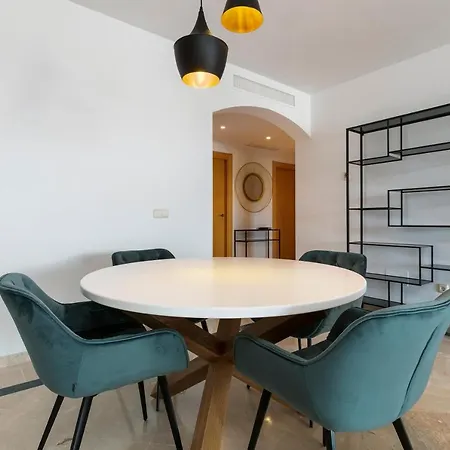 Beautiful 2 Bedroom Apartment In Albatross Casares Εστεπόνα