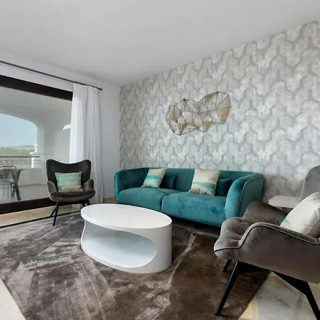 Beautiful 2 Bedroom Apartment In Albatross Casares Διαμέρισμα *