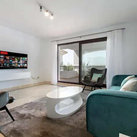 Beautiful 2 Bedroom Apartment In Albatross Casares *